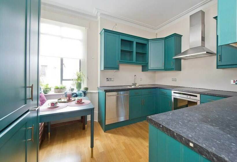 Luxurious 2 Bed Apartment