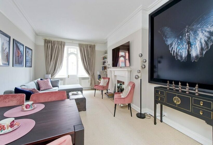 Luxurious 2 Bed Apartment