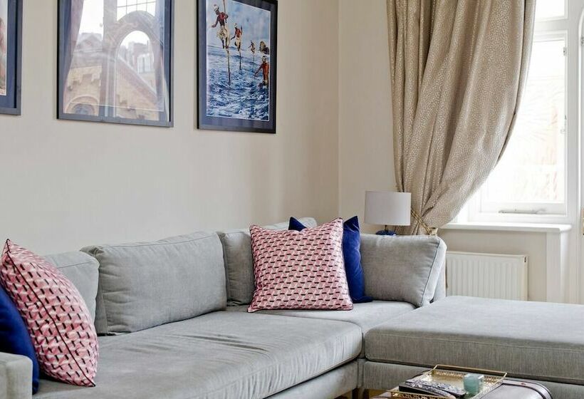 Luxurious 2 Bed Apartment