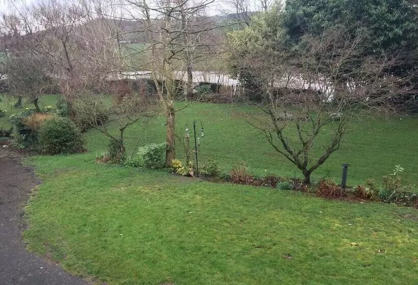 Aamiaismajoitus (B&B) Bron Hafren