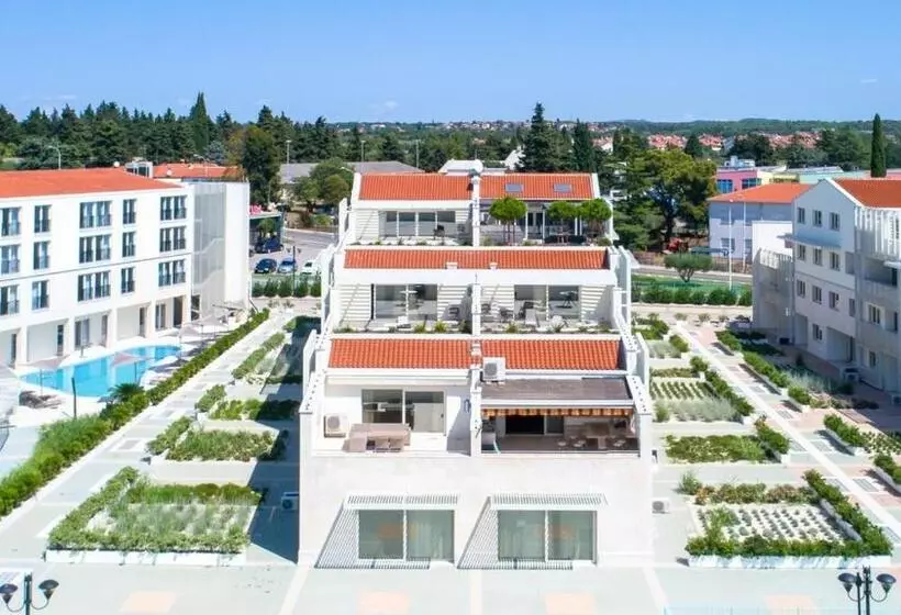 Garden Palace Resort