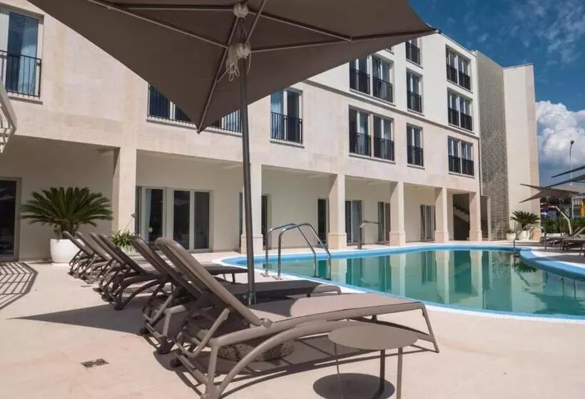 Garden Palace Resort