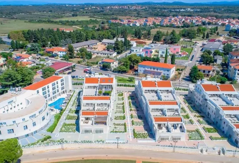 Garden Palace Resort