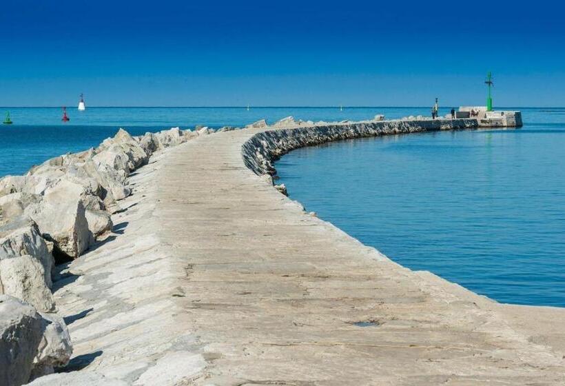 Garden Palace Resort