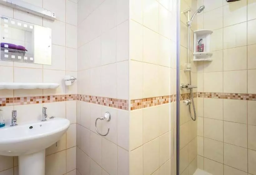 Hotel Arden Park Ensuite Rooms