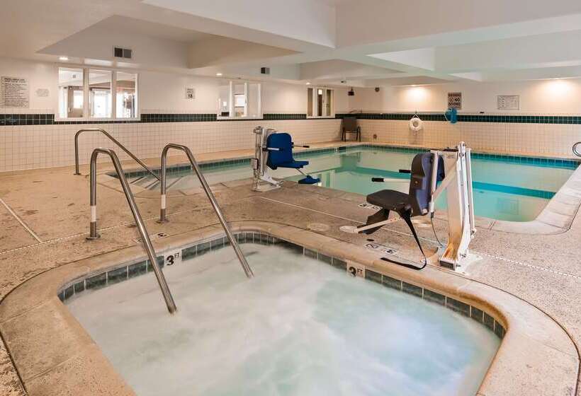 فندق Best Western Plus Airport Inn & Suites