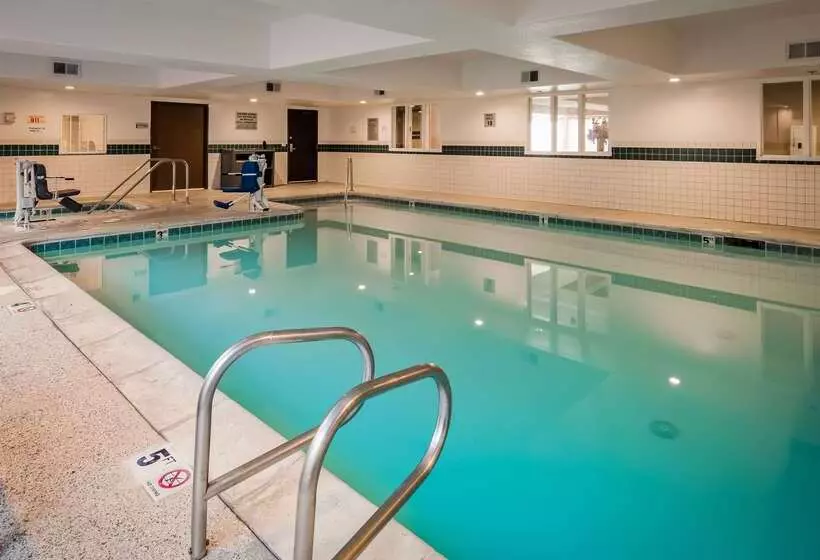 酒店 Best Western Plus Airport Inn & Suites