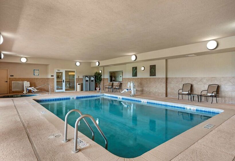 בית מלון כפרי Best Western Plus Capital Inn