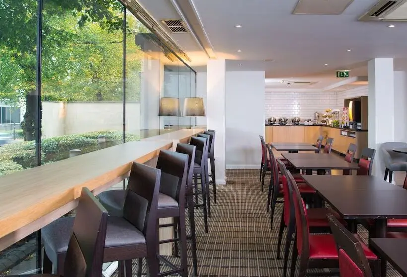 ホテル Holiday Inn Express Bath By Ihg