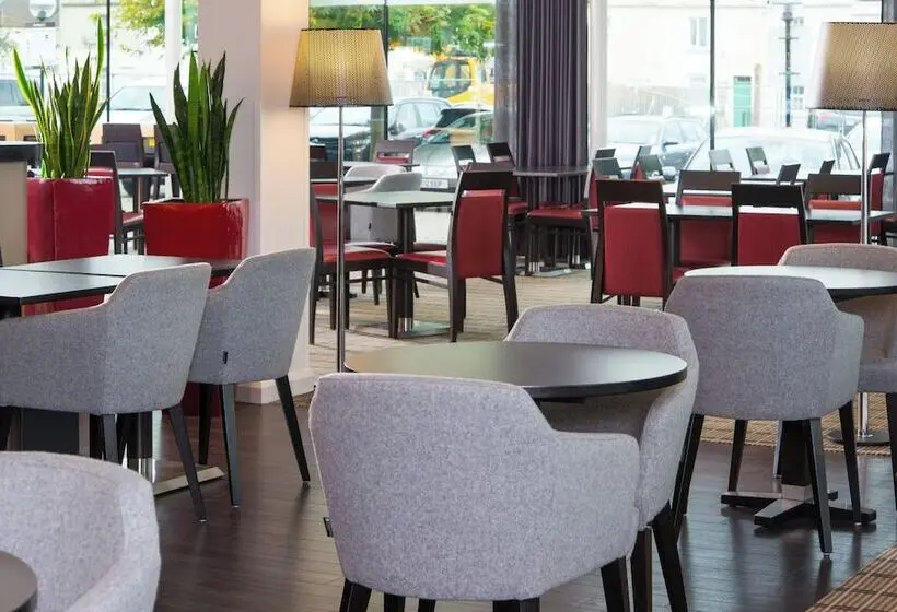 ホテル Holiday Inn Express Bath By Ihg
