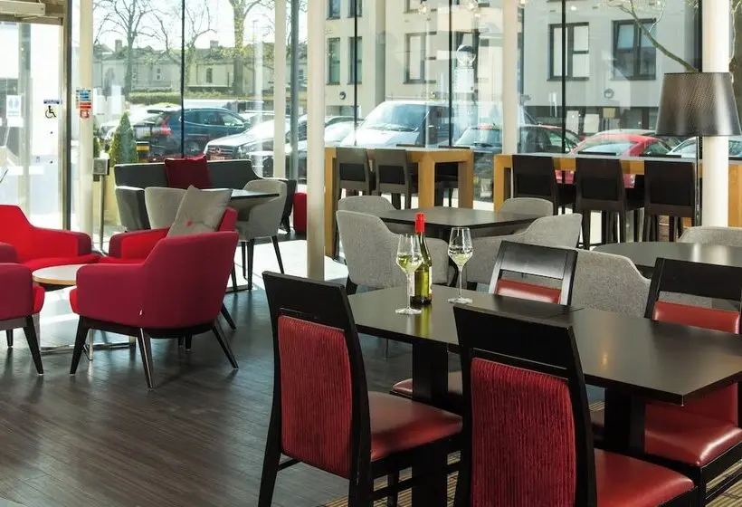 ホテル Holiday Inn Express Bath By Ihg