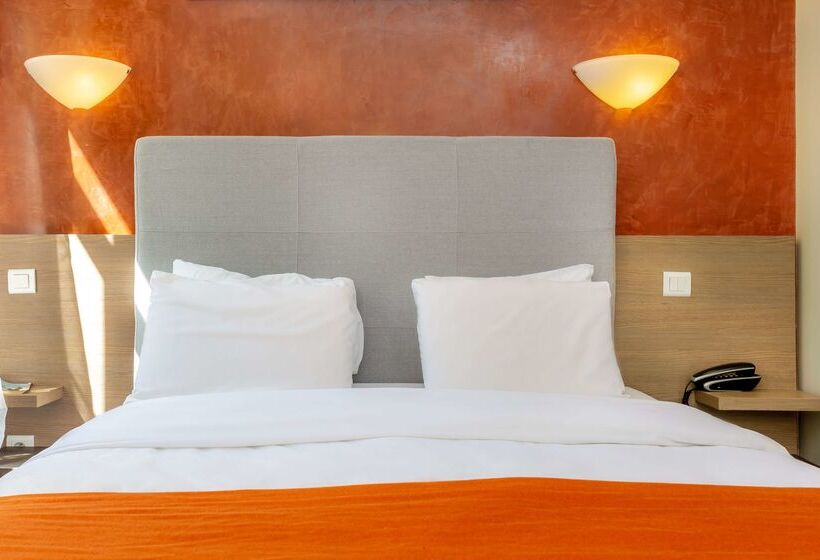 Hotel Kyriad Avignon  Palais Des Papes