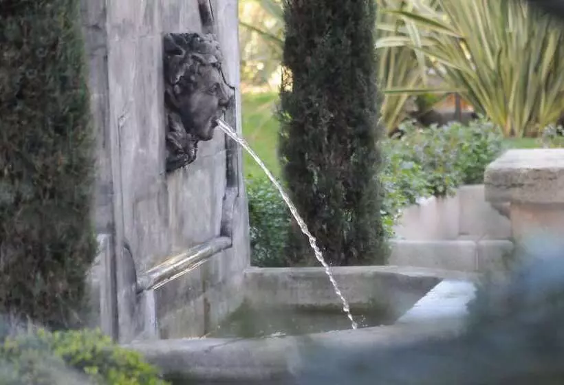 Отель Mercure Nice Centre Notre Dame