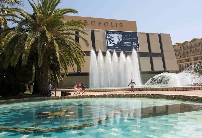 Отель Mercure Nice Centre Notre Dame