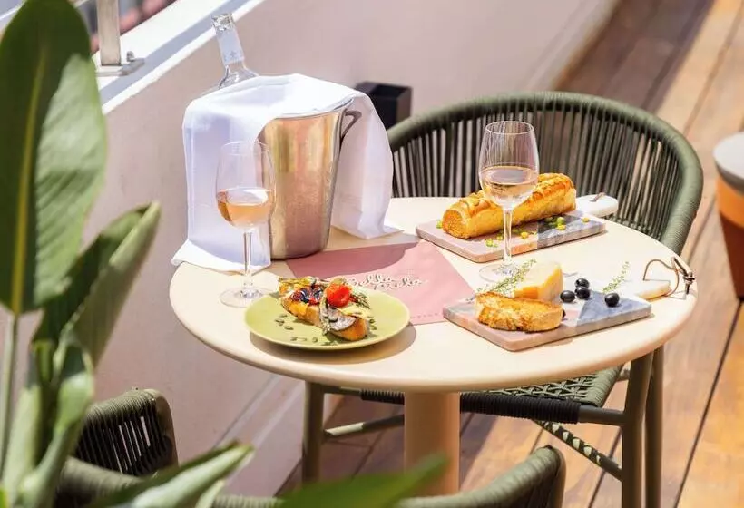 Отель Mercure Nice Centre Notre Dame