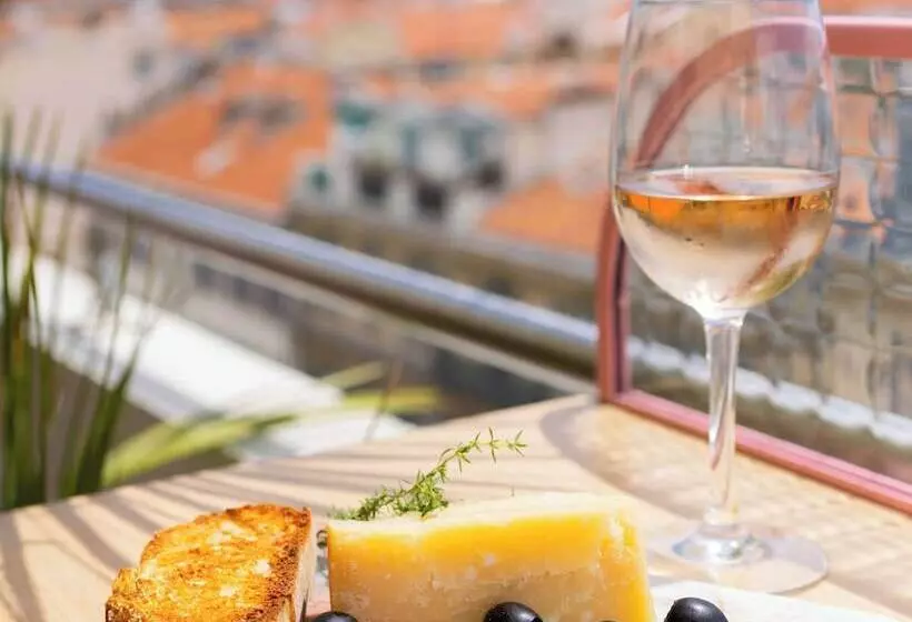 Отель Mercure Nice Centre Notre Dame