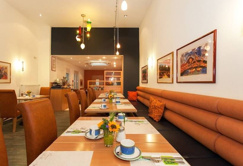 בית מלון כפרי Plaza Frankfurt