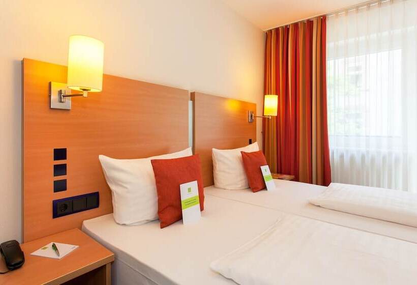 בית מלון כפרי Plaza Frankfurt