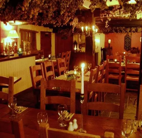 Отель The Chequers Inn