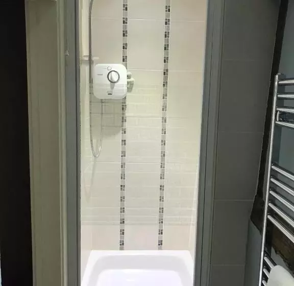 Отель The Chequers Inn