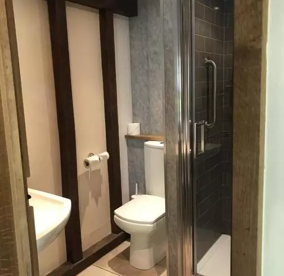 Отель The Chequers Inn