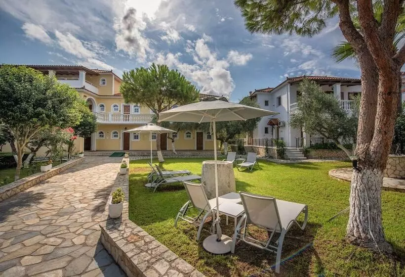 Mavrias Complex