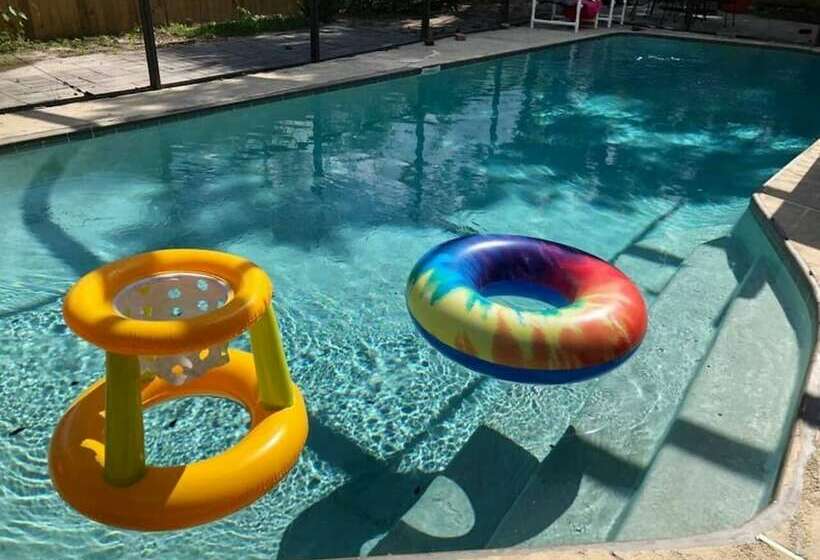 6148 Sandcrest · Across Street From Universal. Pool Sleep 8+