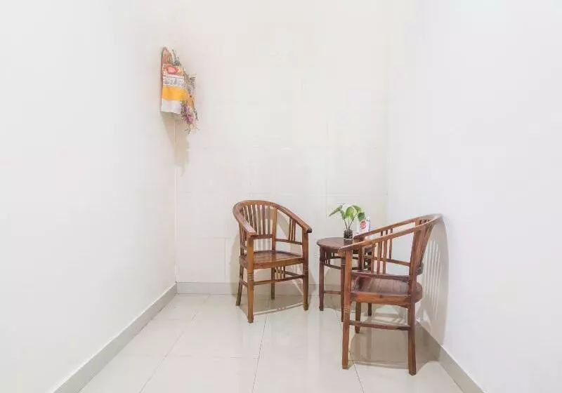 ユースホステル Sekar Sari Residence By Oyo Rooms