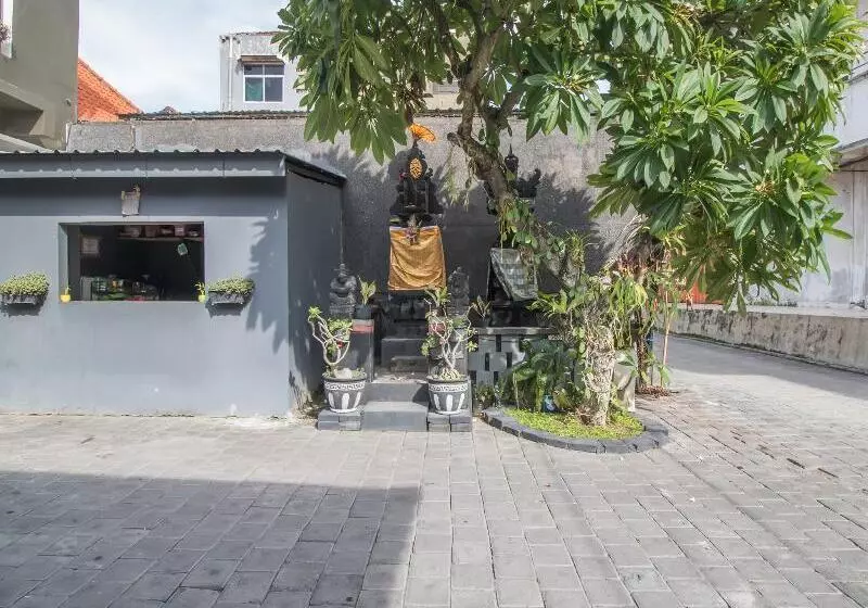 ユースホステル Sekar Sari Residence By Oyo Rooms