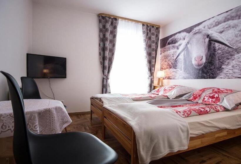 تختخواب و صبحانه Gronik