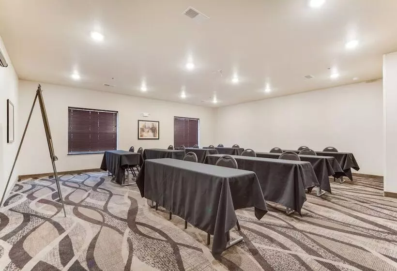 Cobblestone Hotel & Suites   Cozad