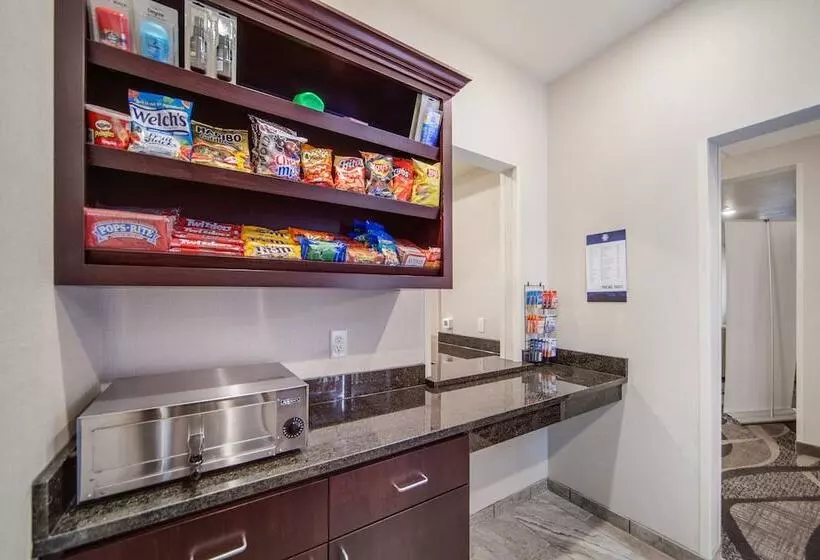 Cobblestone Hotel & Suites   Cozad