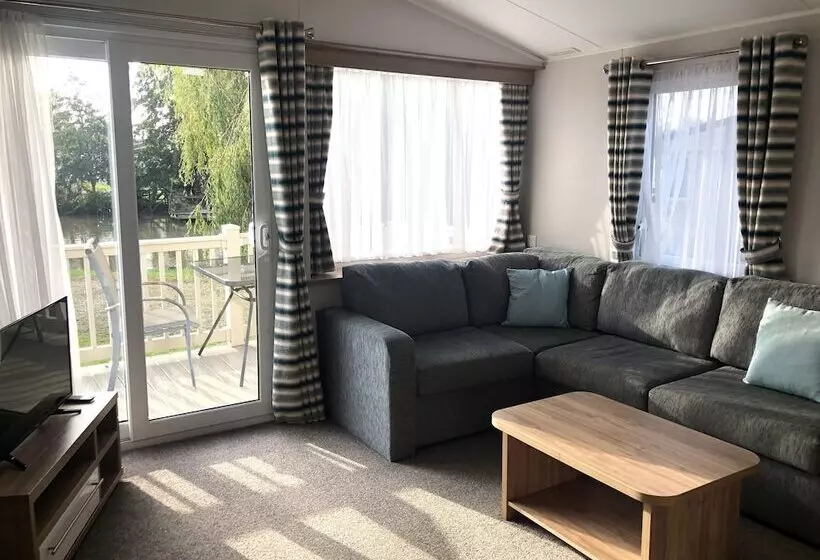 هتل Burgh Gardens