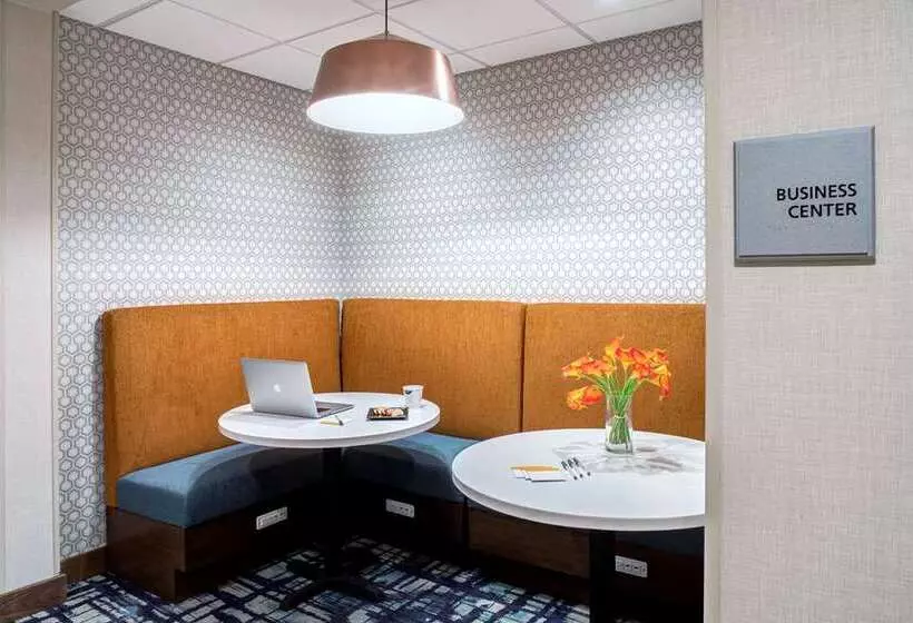 هتل Hampton Inn & Suites Indio