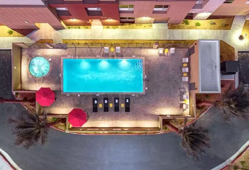 هتل Hampton Inn & Suites Indio