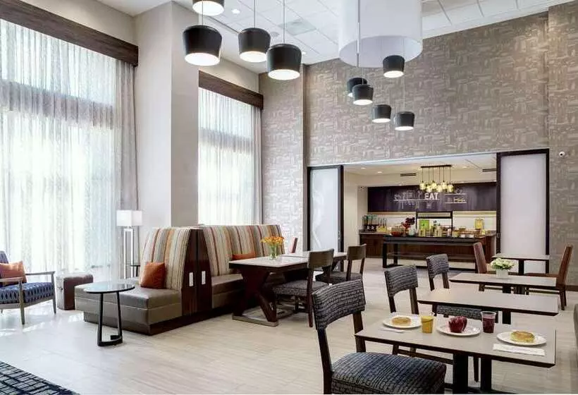 هتل Hampton Inn & Suites Indio