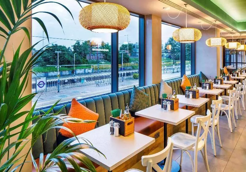 ホテル Ibis Styles London Seven Kings