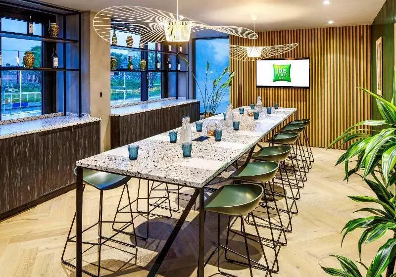 ホテル Ibis Styles London Seven Kings