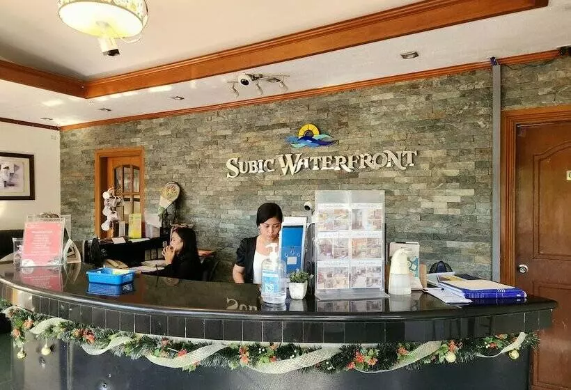 ホテル Subic Waterfront Resort And