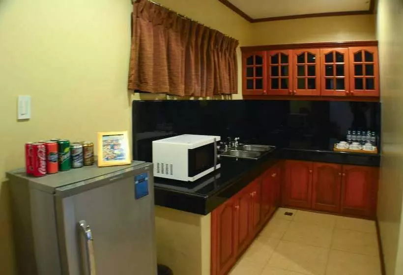 ホテル Subic Waterfront Resort And