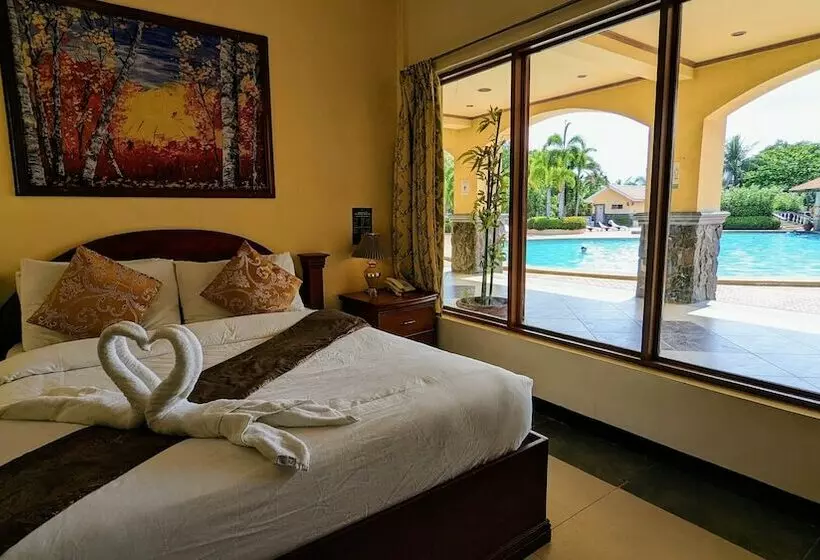 ホテル Subic Waterfront Resort And