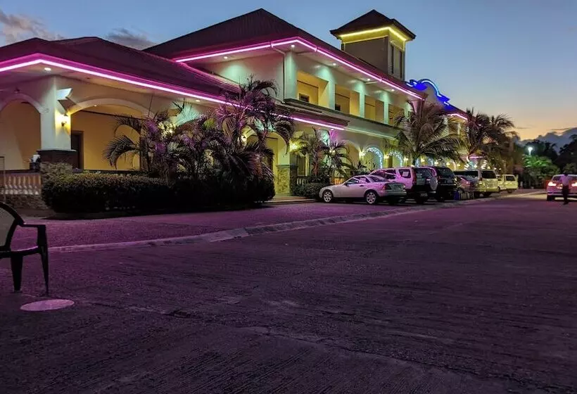 ホテル Subic Waterfront Resort And