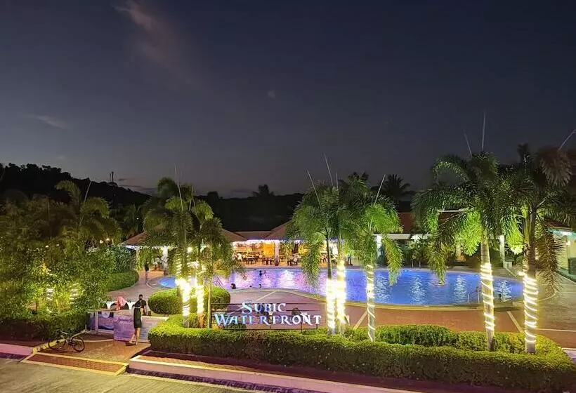 ホテル Subic Waterfront Resort And