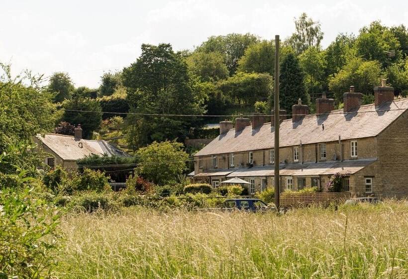 Stunning 2 Bed Cottage In Fordwells