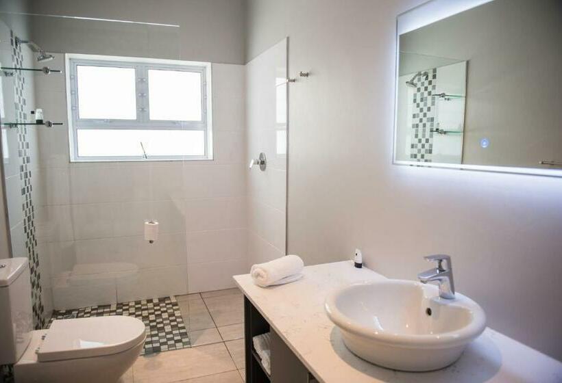 The Whale On Main B&b