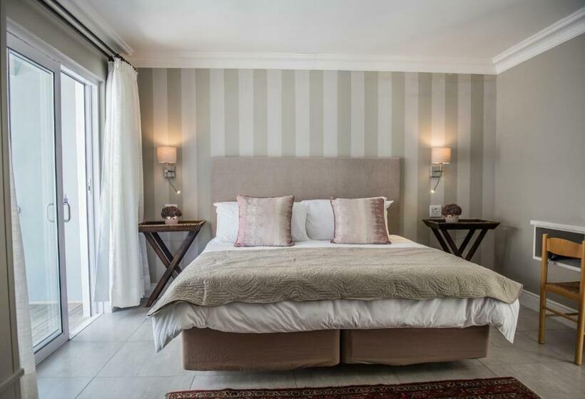 The Whale On Main B&b