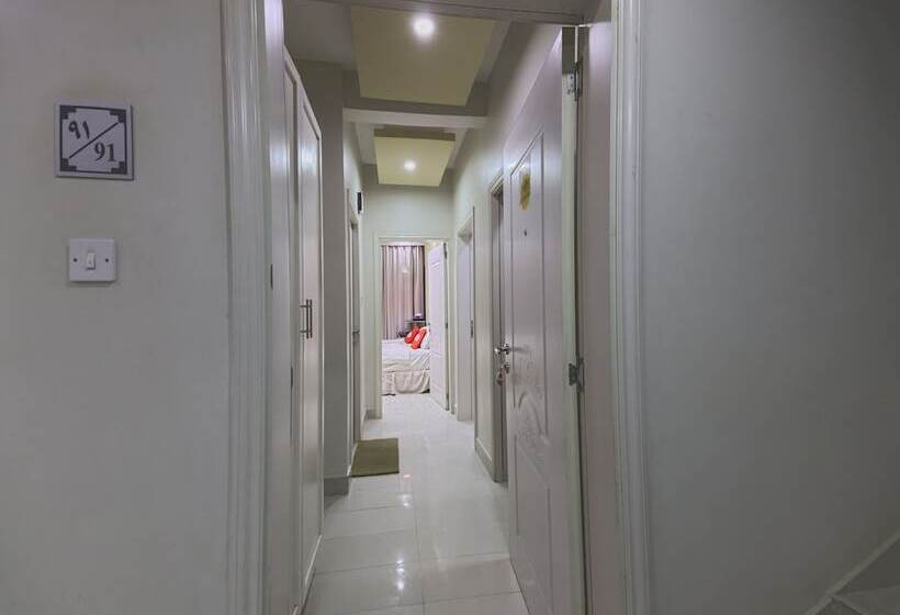 Palette Muscat Al Bayrahaa