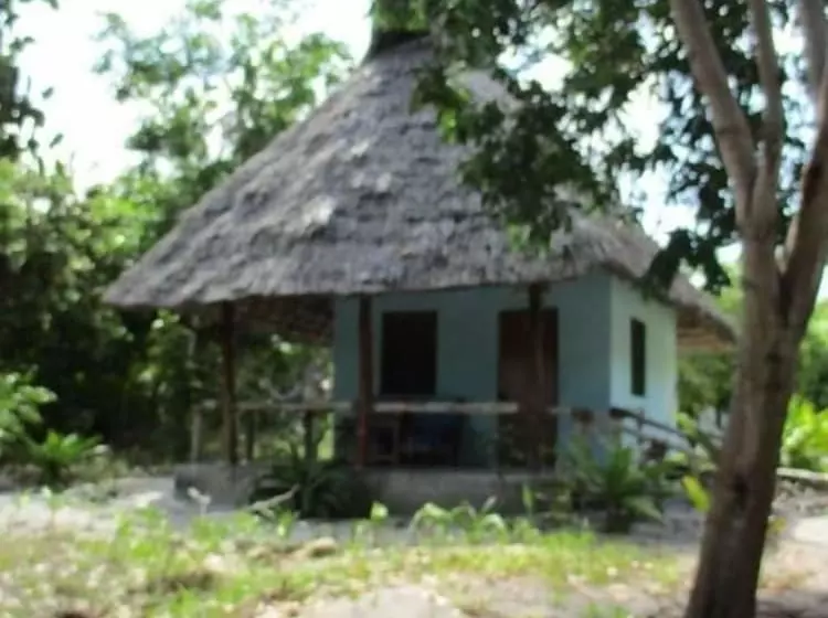 تختخواب و صبحانه Mangrove Beach Bungalows