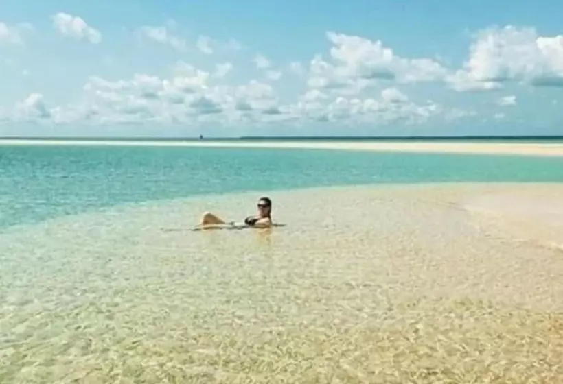 تختخواب و صبحانه Mangrove Beach Bungalows