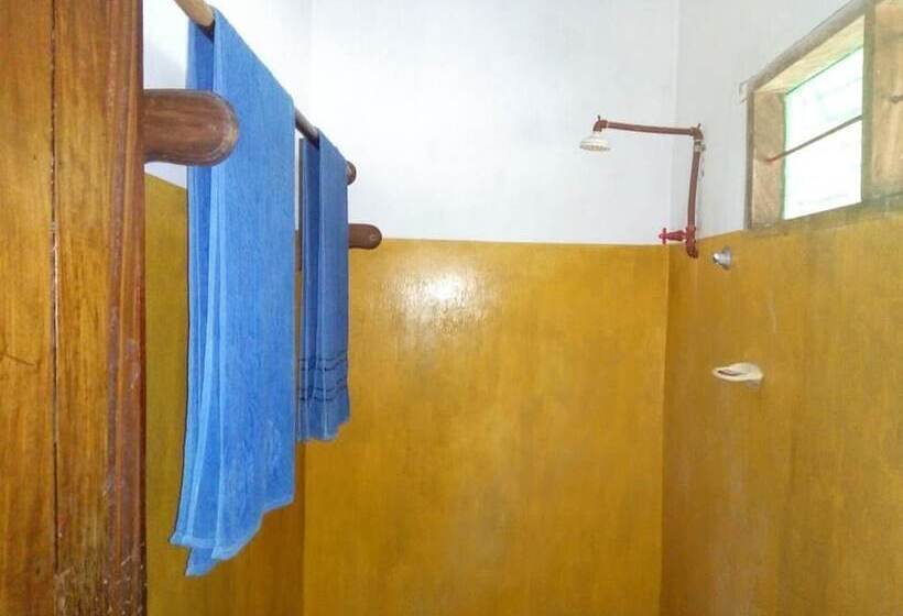 تختخواب و صبحانه Mangrove Beach Bungalows